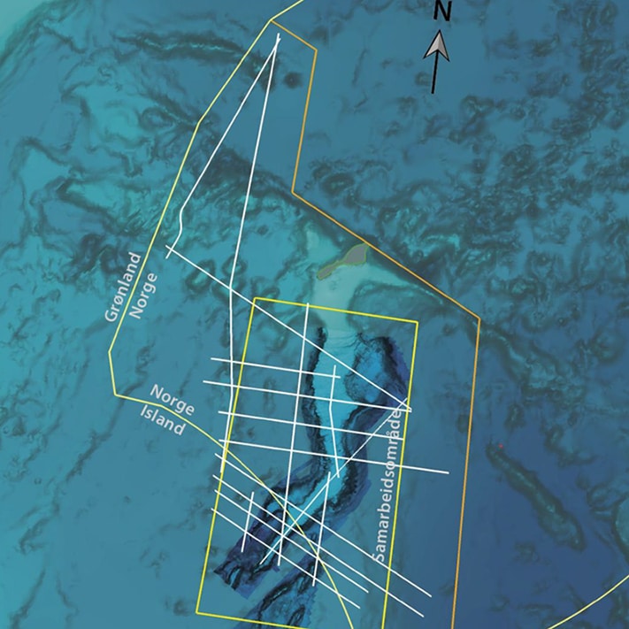 Det ble i 2011 samlet inn 3061 km med 2D-seismikk utenfor Jan Mayen. Det aller meste ble samlet inn i tilknytning Jan Mayen-ryggen. OD benyttet PGS sin GeoStreamer-teknologi til oppdraget. Teknologien kjennetegnes blant annet at lyttekabelen taues noe dypere i vannet enn ved konvensjonell teknologi. Det betyr at den tåler større bølgehøyde. Innsamlingen blir dermed mindre væravhengig, og følgelig mer effektiv (GEO 03/2010) © Oljedirektoratet