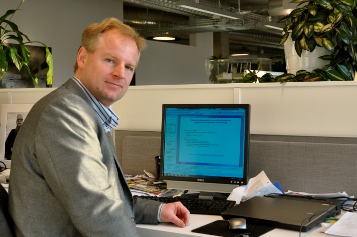 Rådgiver Karl Kristensen i Bellona har hovedfag i biokjemi. Det gjør han i stand til å diskutere gruveindustriens miljøutfordringer på et naturfaglig grunnlag og uten å ty til ødeleggende retorikk. Foto: Halfdan Carstens