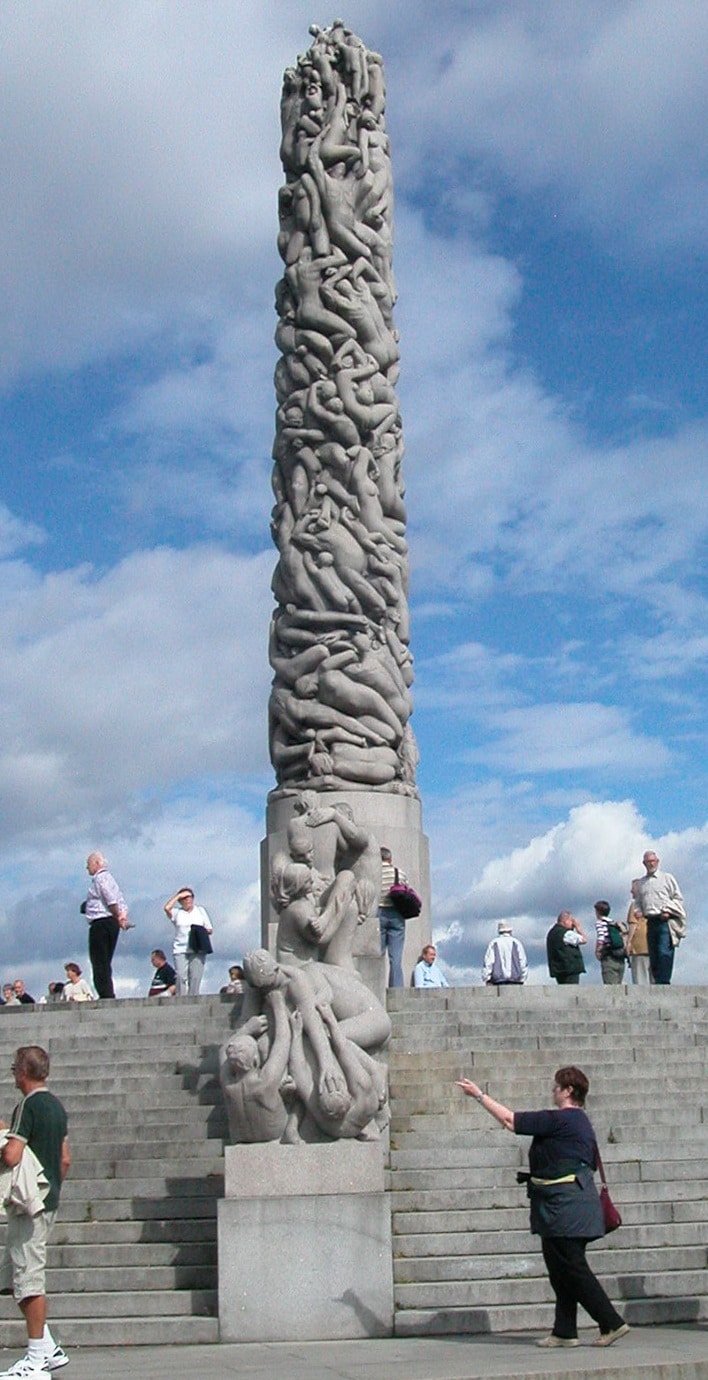 Monolitten i Vigelandsparken er en av våre "signalsøyler". i stein (granitt). Kjent blant kulturinteresserte over hele verden. Foto: Halfdan Carstens