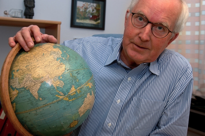 Oddvar Kjekstad var NGIs viseadministrerende direktør i en årrekke, nærmest som en geoteknisk utenriksminister med både diplomatiske og humanitære tilleggsakkreditiver. Foto: NGI