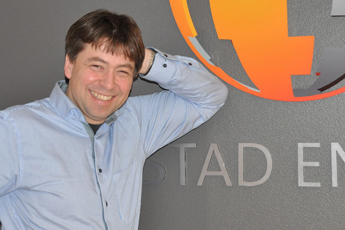 Jan Norstrøm er Vice President i Rystad Energy. Han har både master- og doktorgrad i matematikk, og første del av karrieren dreide seg mye om romfart. I 2007 gikk han «under jorden». Et sceneskifte fristet, og hos Rystad Energy ble han blant annet med i utviklingen av produktet ECUBE. Foto: Halfdan Carstens