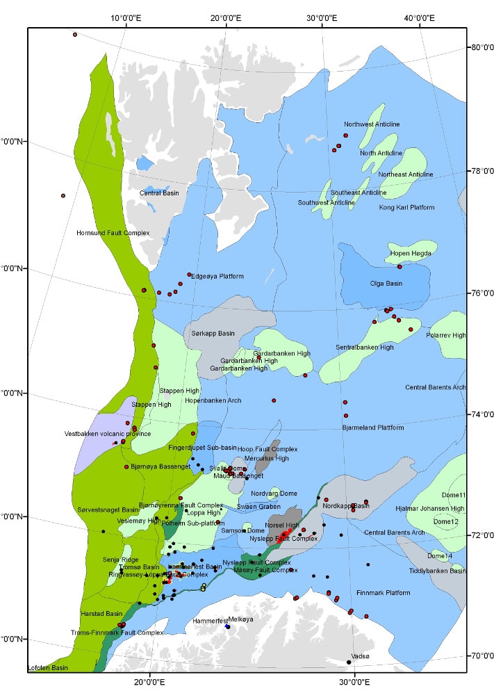 Det er bare i den sørlige halvdelen av Barentshavet (sør for 74° 30’N), at oljeselskapene har fått anledning til å lete etter hydrokarboner (letebrønnene er avmerket med en sort prikk), og de eneste kommersielle funnene er gjort i Hammerfestbassenget og helt sørvest i Nordkappbassenget. Så langt er det bare Snøhvit som er satt i produksjon, men to andre felt – Goliat og Nucula – er så store at de ventelig også vil bli satt i produksjon. I det nordlige Barentshavet er det bare Oljedirektoratet som har anledning til å samle inn data (stratigrafiske boringer er avmerket med en rød prikk), og inntil området blir åpnet for petroleumsvirksomhet er disse dataene ikke offentlig tilgjengelig. © Oljedirektoratet