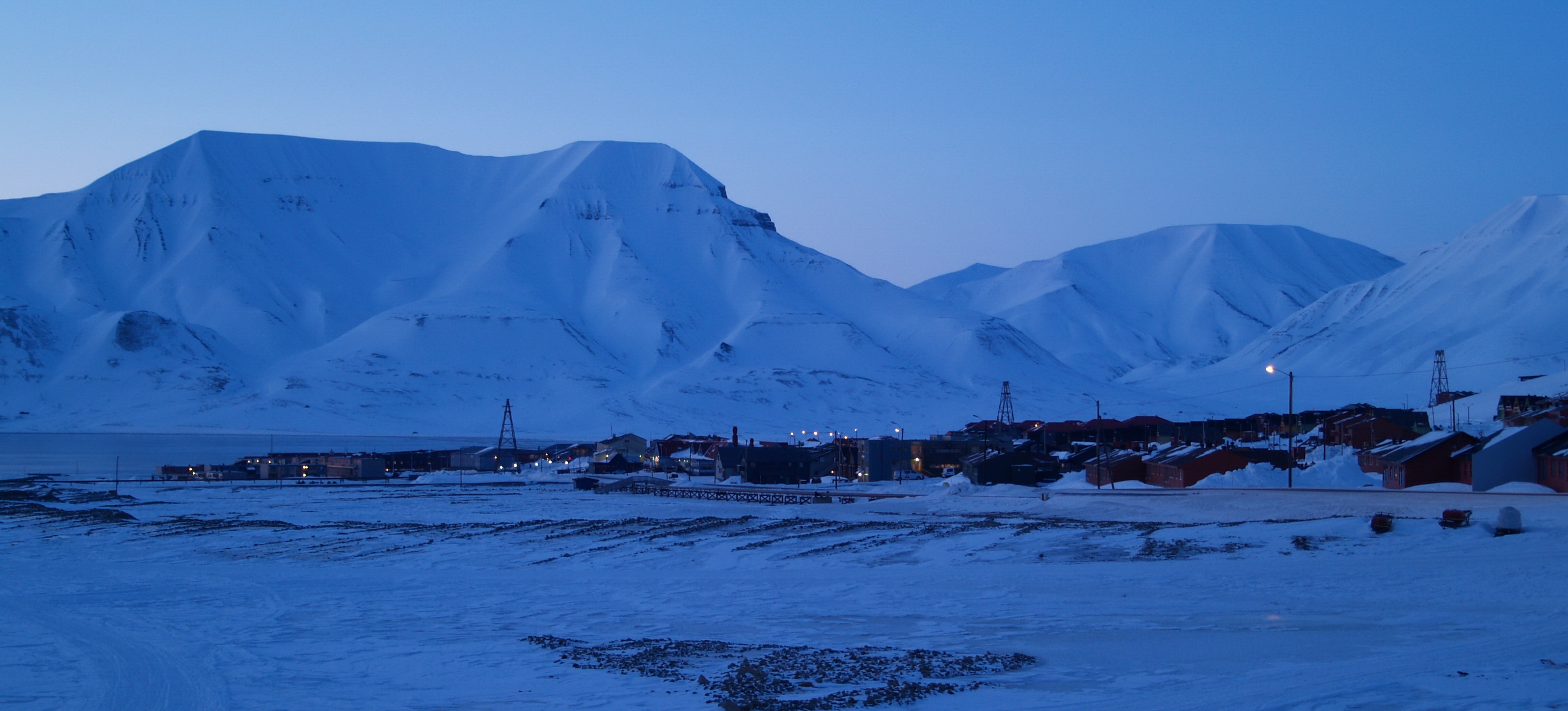 Kullprisen har falt jevnt og trutt de siste to årene (målt i dollar). Den kortsiktige konsekvensen er at det ikke er mulig å drive Svea Nord og Lunckefjell lønnsomt etter bedriftsøkonomiske prinsipper. Den langsiktige konsekvensen kan være at fremtidens Longyearbyen ikke vil være et gruvesamfunn. Foto: Halfdan Carstens